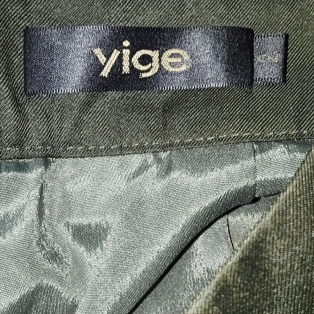 YIGE A-line pocketed olive skirt